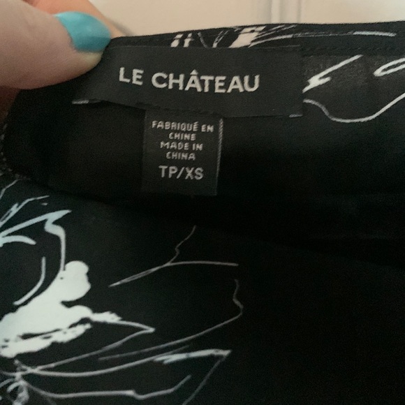 Le Chateau Black and White Floral Patterned Short Sleeved Blouse Size XS - Picture 5 of 10